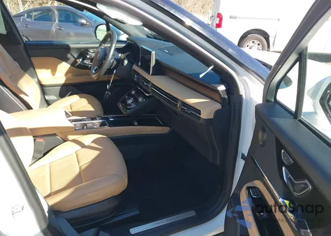 2021 Lincoln Corsair Reserve z USA, uszkodzony, nr VIN 5LMCJ2D90MUL24684